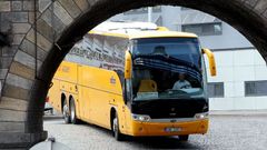 Autobus Student Agency vyjíždí z nádraží na Florenci