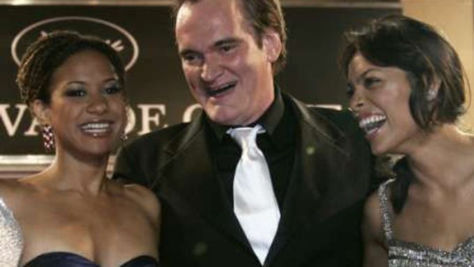 Auto zabiják v Cannes: Quentin Tarantino s herečkami Tracie Thomsovou a Rosario Dawsonovou