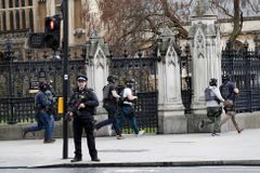 Útočník, který v Londýně zabil čtyři lidi, se inspiroval islamisty. Policie zná jeho identitu