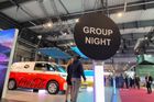 E-salon v pražských Letňanech odstartoval i letos nočními premiérami v expozici Volkswagenu a Cupry.