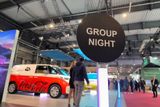 E-salon v pražských Letňanech odstartoval i letos nočními premiérami v expozici Volkswagenu a Cupry.