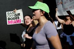 Zničující, líčí lékařky. Florida omezila potraty, dřív byla pro ženy záchrannou sítí
