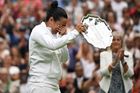 Plačící Uns Džábirová po finále Wimbledonu 2023