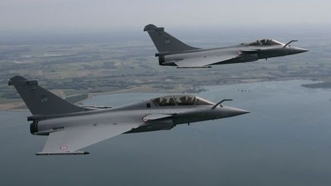 Základna má být výkladní skříní francouzské vojenské techniky, na snímku letadlo Rafale