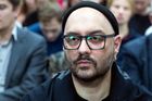 Pokyny předal na disku USB. Serebrennikov z domácího vězení režíruje operu v Hamburku
