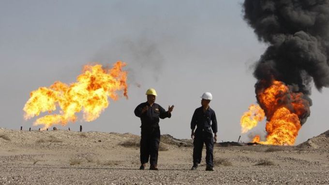 Hořící ropovody - od roku 2003 častý obrázek v Iráku.