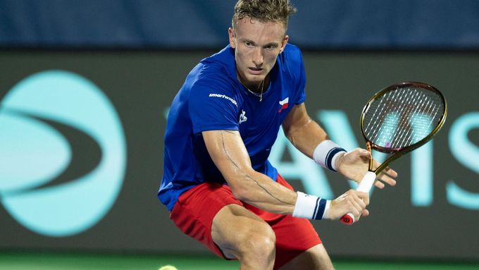 Jiří Lehečka v utkání s Tiafoem