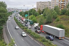 Nehoda kamionu blokovala na Mladoboleslavsku silnici R10