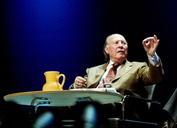 Imre Kertész při besedě ve Stockholmu, kde roku 2002 převzal Nobelovu cenu za literaturu.