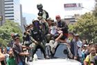 Do ulic, velí venezuelští vůdci. Situace v zemi graduje, chystá se generální stávka