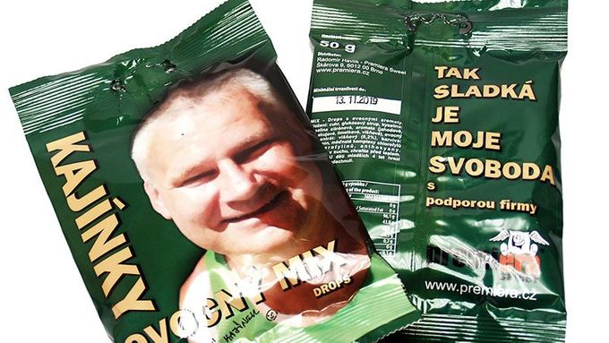 "Tak sladká je moje svoboda". Jiří Kajínek má vlastní bonbony. Jmenují se Kajínky.