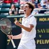 Kanadský tenista Filip Peliwo se raduje z vítězství v juniorském finále Wimbledonu 2012.