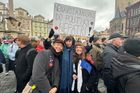 Protest Milionu chvilek. Staroměstské náměstí zaplnili demonstranti proti nové vládě