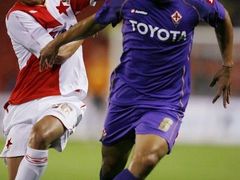 Jaroslav Černý marně stíhá obránce Vargase.