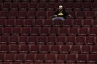 Osamělý fanoušek Vancouveru smutnící po vyřazení z play off