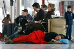 Chaos na Heathrow: zavazadla se třídí v Miláně