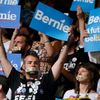 Příznivci Bernieho Sanderse protestují na sjezdu Demokratů v Philadelphii
