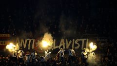 Fanoušek Sparty odmítal při derby nadávat vedení klubu. Hooligans ho zmlátili do bezvědomí