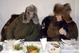 Pěkně v teple - se Silviem Berlusconim během neformální večeře v prezidentské rezidenci v Zavodovu nedaleko Moskvy - 3. února 2003.