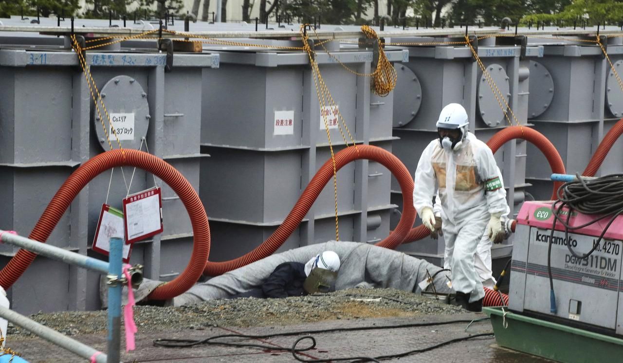 Fukušima - nádrže - kontaminovaná voda