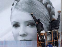 Julija Tymošenková na předvolebním billboardu.