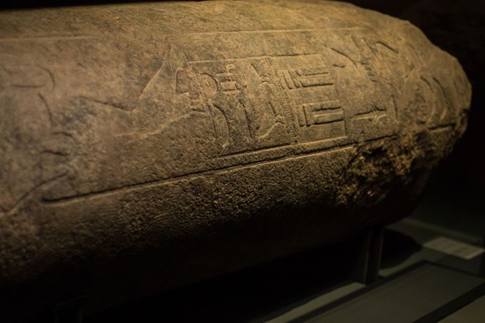 Sloup z části pyramidového komplexu krále Sahurea je vystaven po delší době, protože byl restaurován.