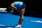 Šok na úvod Australian Open: Halepová končí. Padla i Siniaková, Berdych jde snadno dál