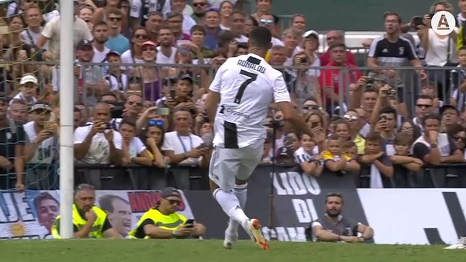 Ronaldovi stačilo na první gól v dresu Juventusu sedm minut. Dal ho béčku slavného klubu