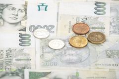 Minimální mzda má růst nejméně o 700 korun, rozhodne vláda