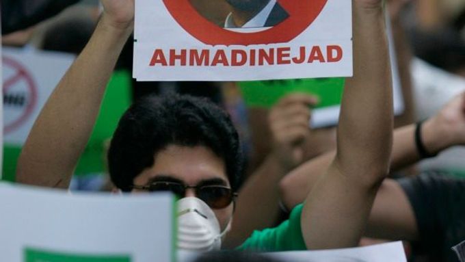 Írán protestuje proti volbě Ahmadínežáda