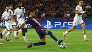 Ferran Torres skóruje v zápase LM Barcelona - PSG