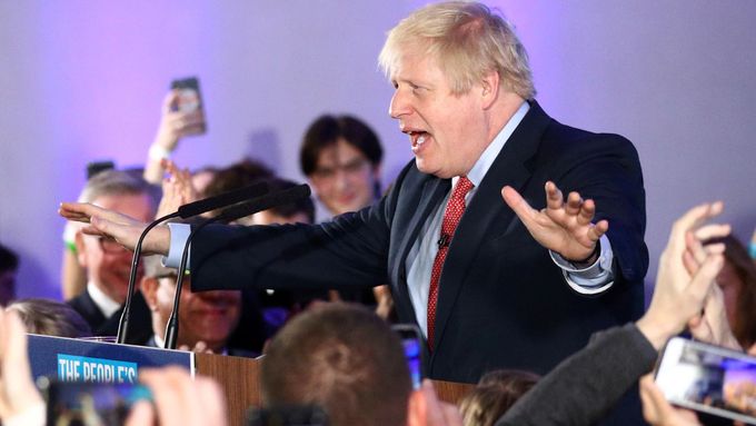 Radost Borise Johnsona po vyhraných volbách.