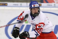 Český talent před draftem raketově vyletěl. Přirovnali ho ke dvěma hvězdám NHL