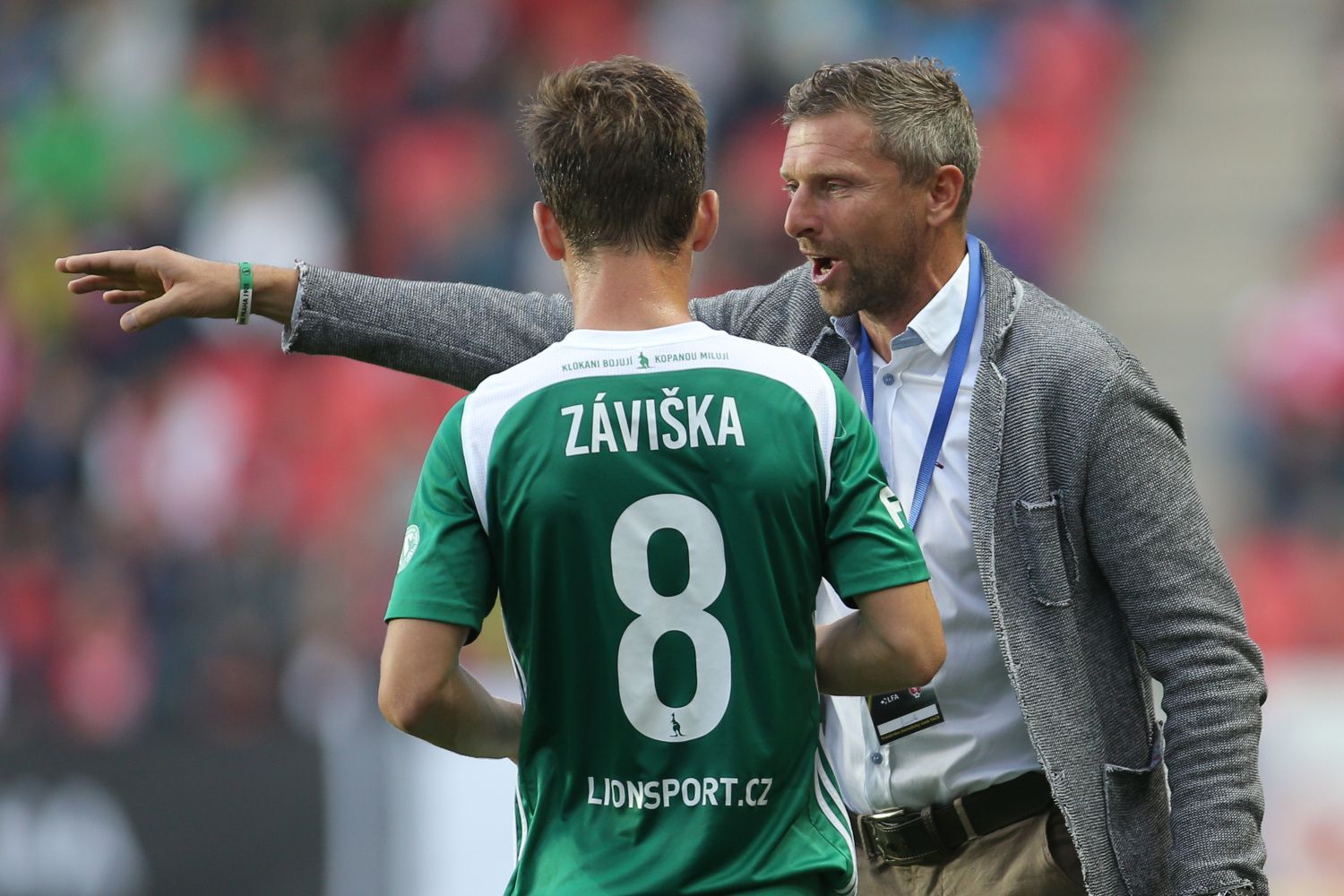 Jan Záviška a trenér Martin Hašek v ligovém zápase Slavia - Bohemians