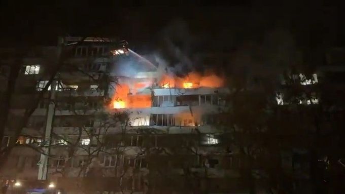 Ruský útok na panelový dům v Kyjevě