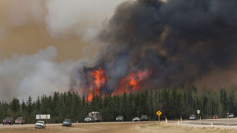 Požár v kanadské Albertě se nedaří dostat pod kontrolu