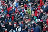 Lyžařské borce hnala skvělá atmosféra, kterou vytvořilo okolo 13 tisíc diváků.