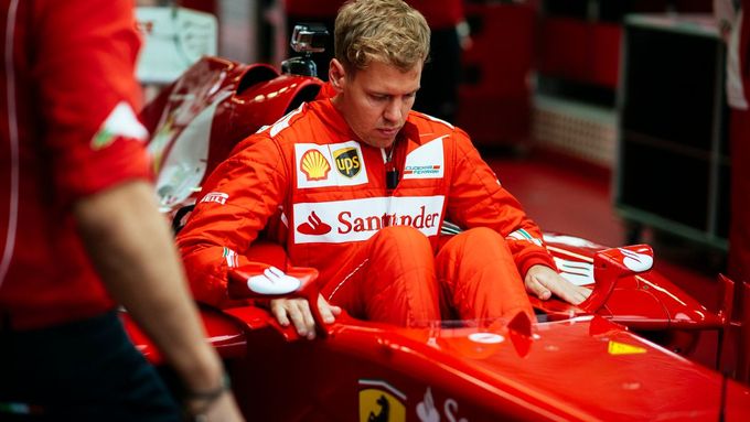 Sebastian Vettel bude od nové sezoně jezdit za Ferrari. Dnes se v něm poprvé projel.