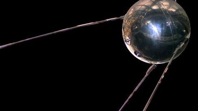 Sovětské družici Sputnik-1 se podle jejích antén přezdívalo "vousatá družice". Její vypuštění před 60 lety bylo pro celý svět šokem.