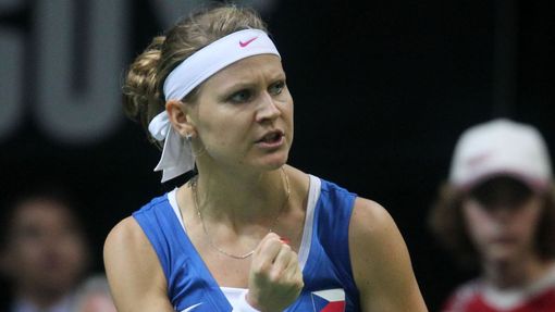 Česká tenistka Lucie Šafářová ve finále Fed Cupu 2012 proti Srbce Jeleně Jankovičové.