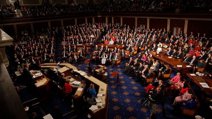 Ve Spojených státech v úterý poprvé zasedl Kongres v novém složení, ovládají ho republikáni.