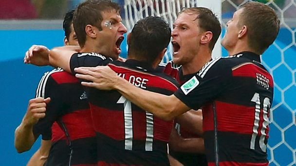 MS 2014, USA-Německo: Thomas Müller (vlevo) slaví gól