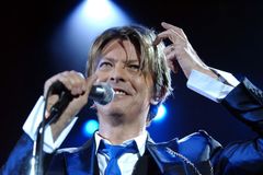 Grammy budou věnovány Davidu Bowiemu. Jeho památku uctí Lady Gaga