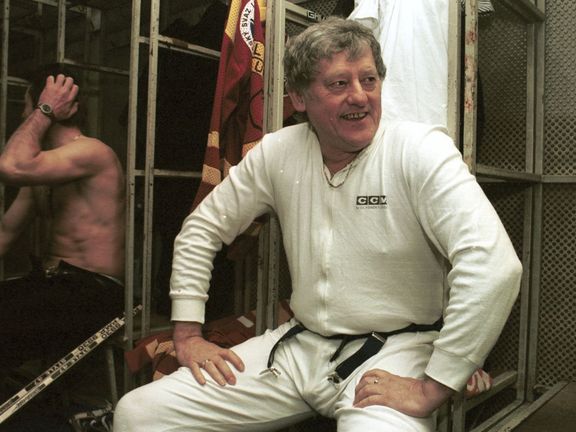 Jožo Golonka v hokejové kabině na začátku 90. let minulého století. 