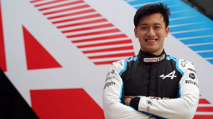 Čou Kuan-jü je v toté sezoně rezervním pilotem týmu F1 Alpine, od příštího roku bude závodit o body v Alfě Romeo,