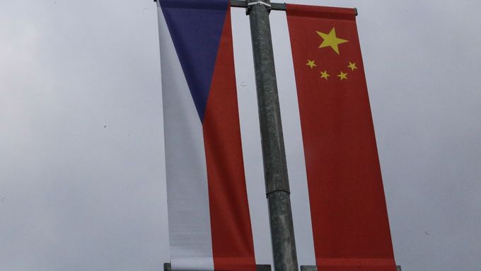 Čínské vlajky v Praze.
