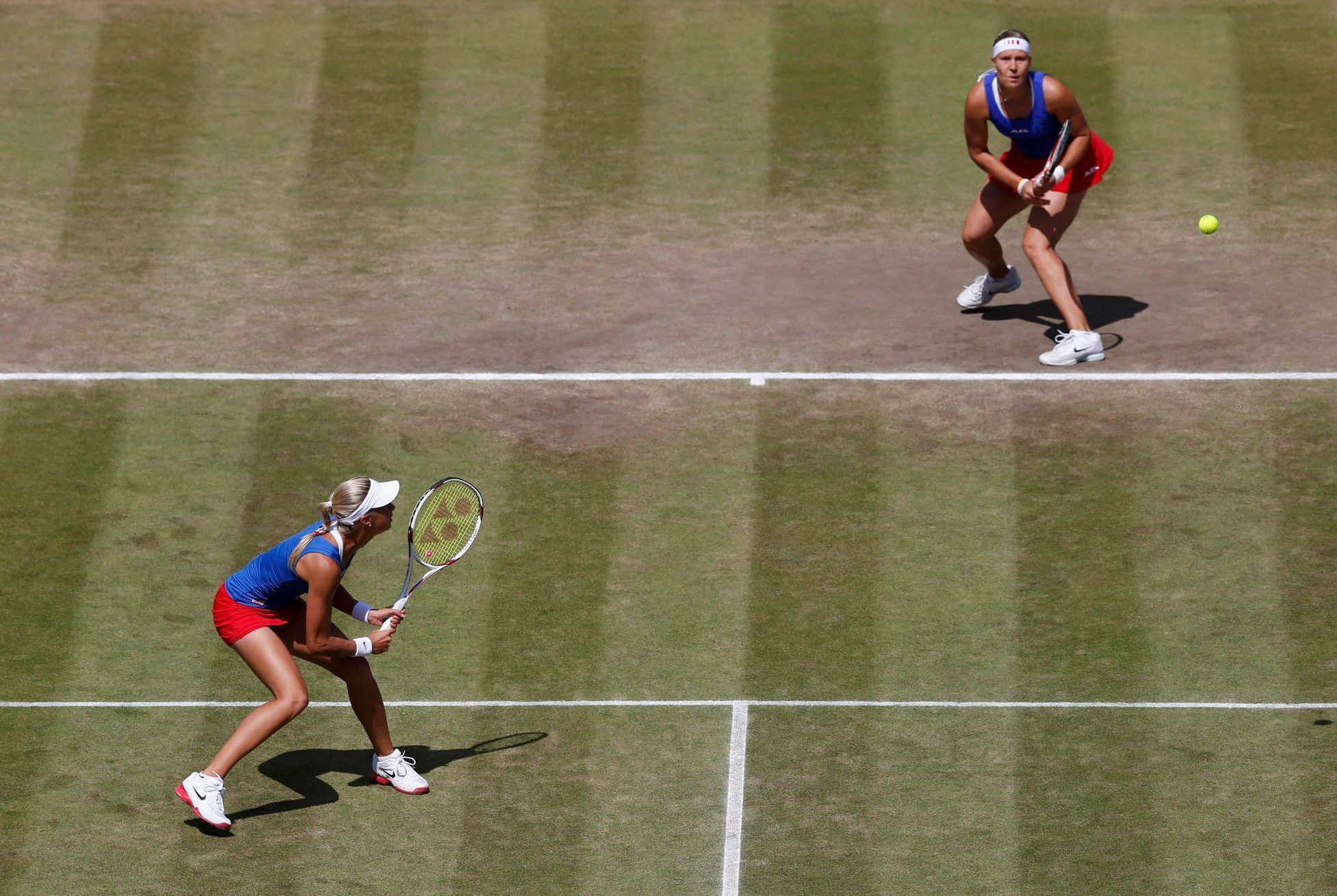 České tenistky Andrea Hlaváčková a Lucie Hradecká v utkání s Liezel Huberová a Lisa Raymondová na OH 2012 v Londýně.