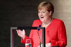 "Šnečí závod" v Německu. Hledání nové Merkelové vázne, kandidáti se hádají navzájem