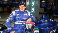 Tomáš Enge pózuje u formule 1 Prost při GP Itálie 2001