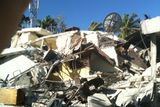 Při příjezdu do Port au Prince, každý druhý nebo třetí dům byl v troskách.
